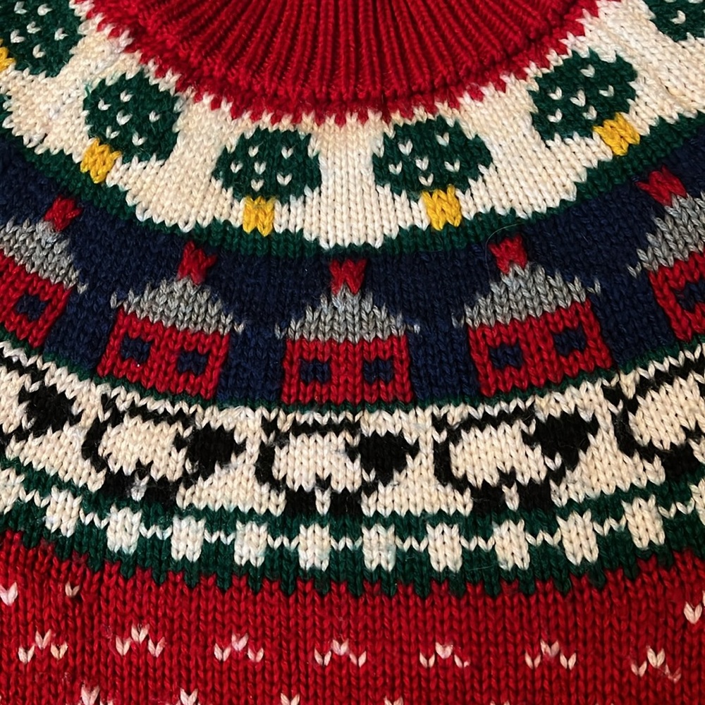 Women’s vintage farmhouse sweater!  Northern Isles. Size Large L